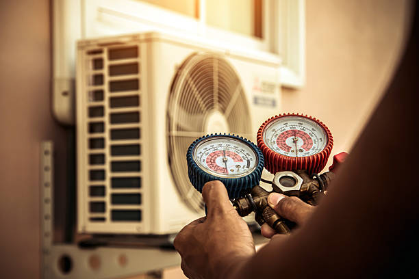 Professional Ductwork Repair technician working in Huggins, MO
